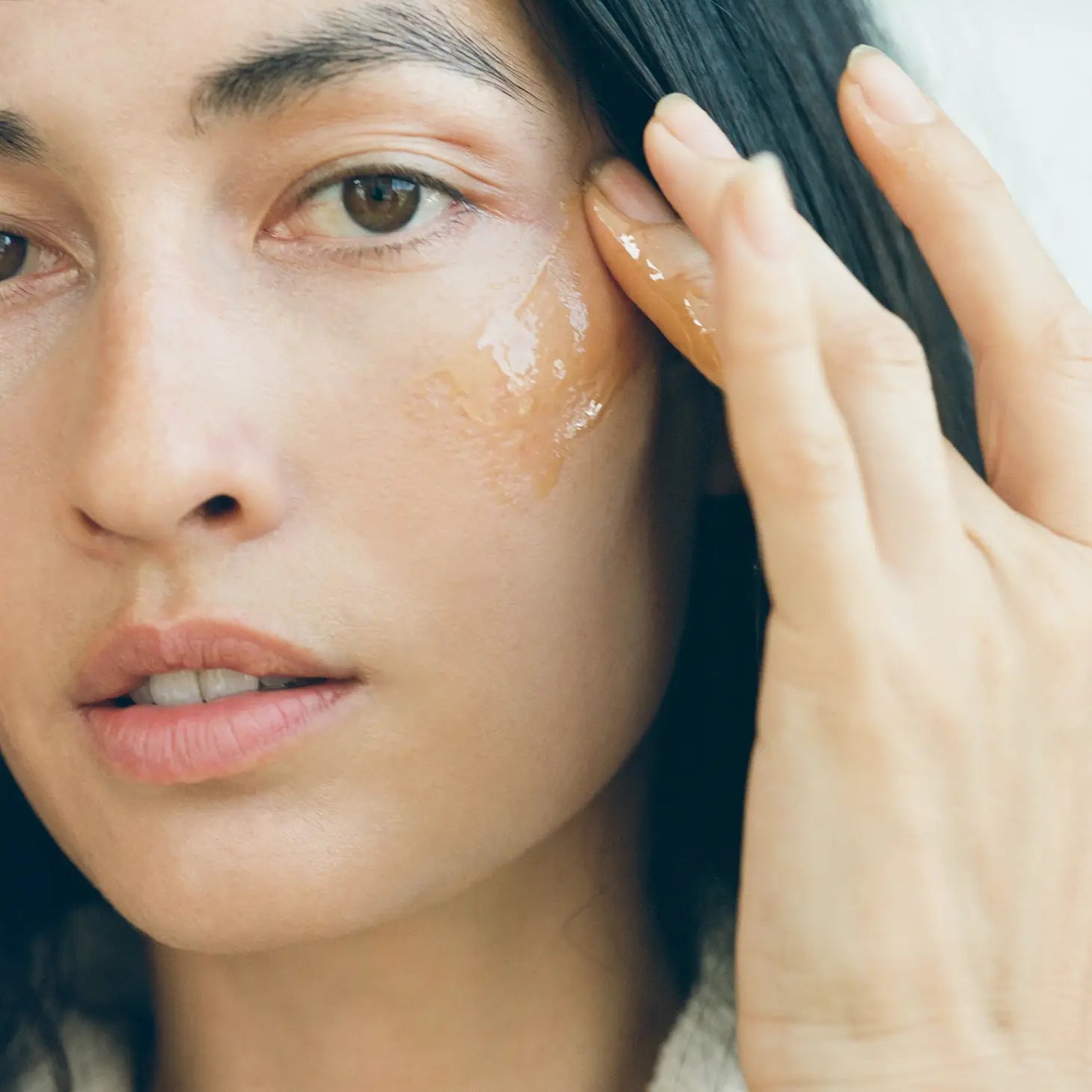 Manuka Honey Mask on girl face